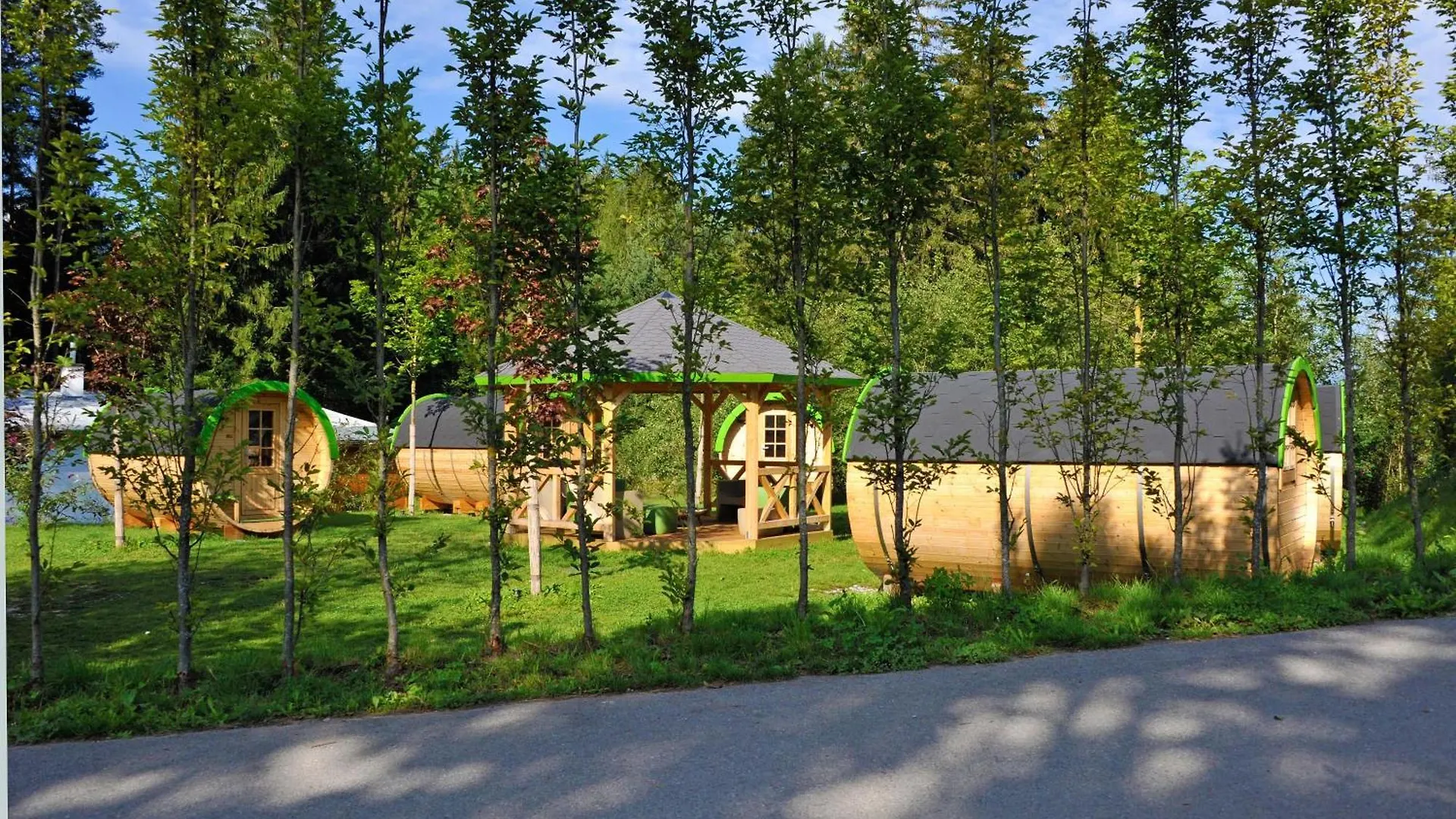 Üdülőpark Ferienparadies Natterer See Neu Gotzens